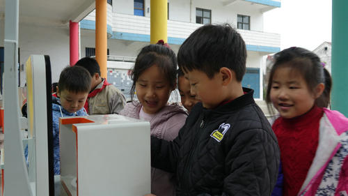 科普惠民走基層 大篷車開進鄉(xiāng)村“袖珍”小學(xué)