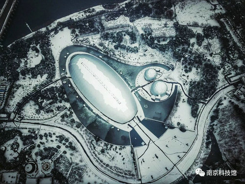 雪中的南京科技館,雪中的你們