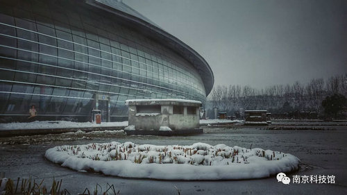 雪中的南京科技館,雪中的你們