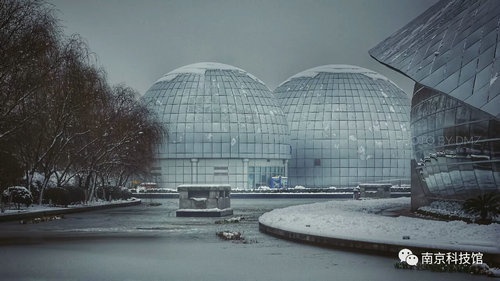 雪中的南京科技館,雪中的你們