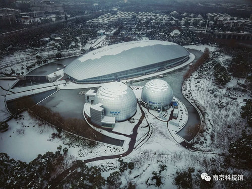 雪中的南京科技館,雪中的你們
