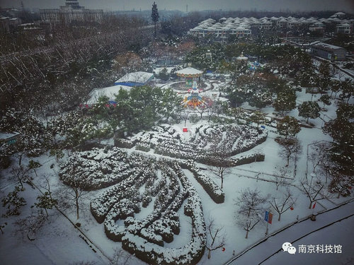 雪中的南京科技館,雪中的你們
