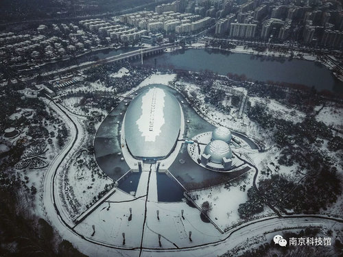 雪中的南京科技館,雪中的你們