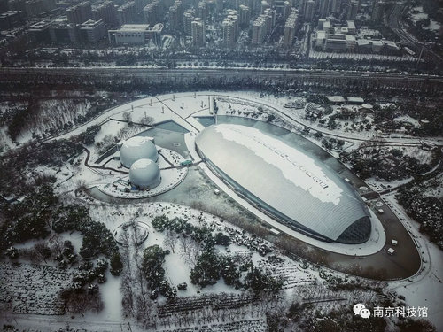 雪中的南京科技館,雪中的你們