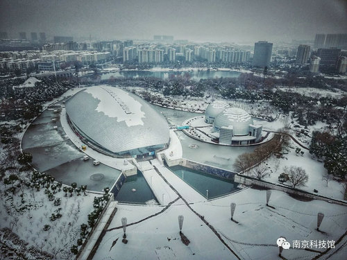 雪中的南京科技館,雪中的你們