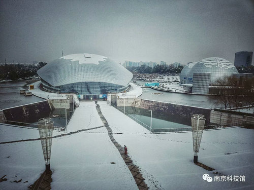 雪中的南京科技館,雪中的你們