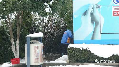 雪中的南京科技館,雪中的你們