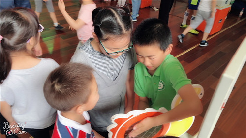 南京科技館科普大篷車進(jìn)駐南京市龍江小學(xué)