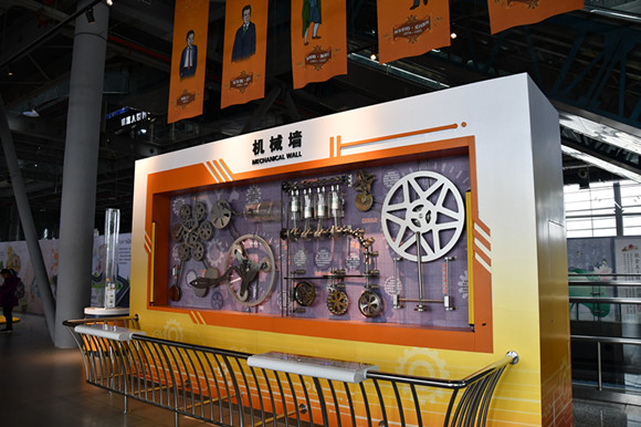 一樓：“基礎(chǔ)科學(xué)”和“少兒科普”