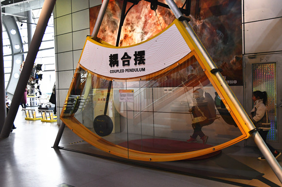 一樓：“基礎(chǔ)科學(xué)”和“少兒科普”