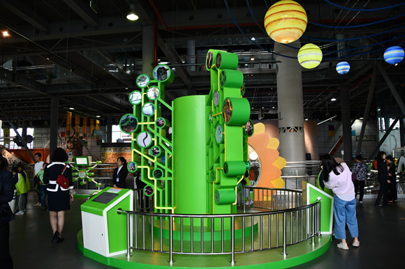 一樓：“基礎(chǔ)科學(xué)”和“少兒科普”