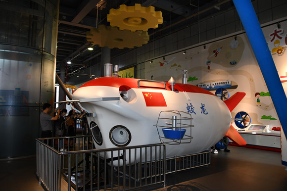 一樓：“基礎(chǔ)科學(xué)”和“少兒科普”