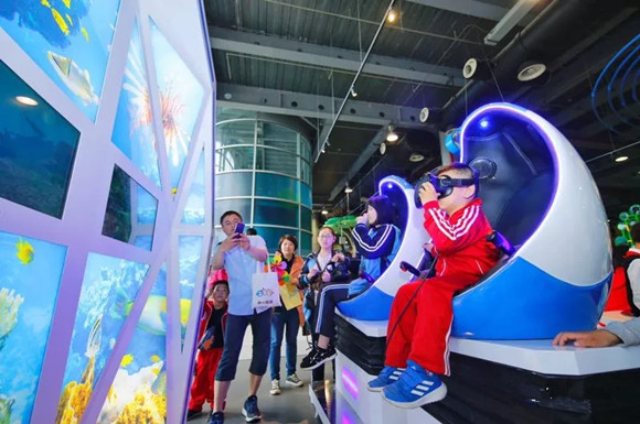 一樓：“基礎(chǔ)科學(xué)”和“少兒科普”