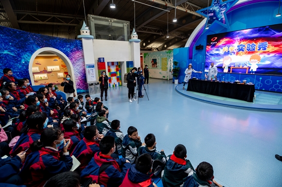 三樓： 南京市中小學(xué)科技創(chuàng)新中心