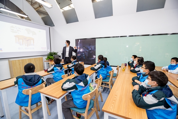 三樓： 南京市中小學(xué)科技創(chuàng)新中心