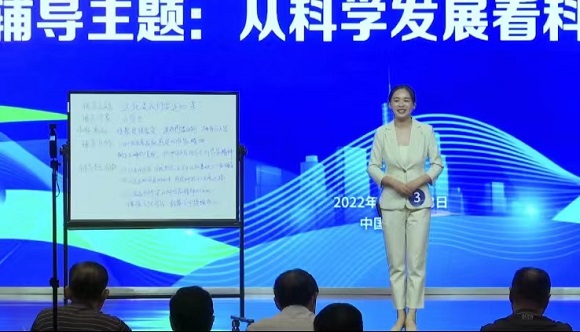 南京科技館選手在“江蘇省第三屆科技館輔導(dǎo)員大賽”中喜獲一、二等獎