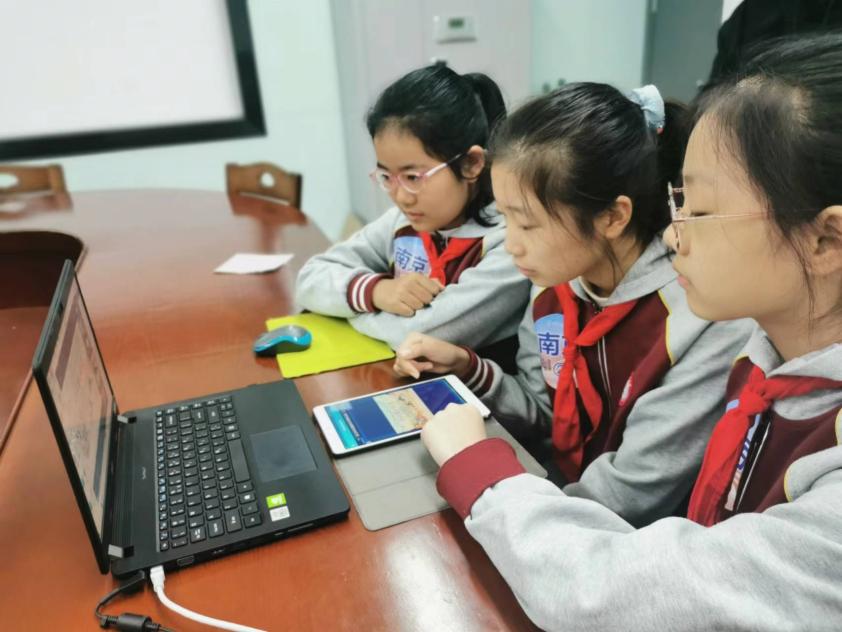 南京市代表隊在江蘇省青少年“詩詞里的科學”團體決賽中榮獲佳績