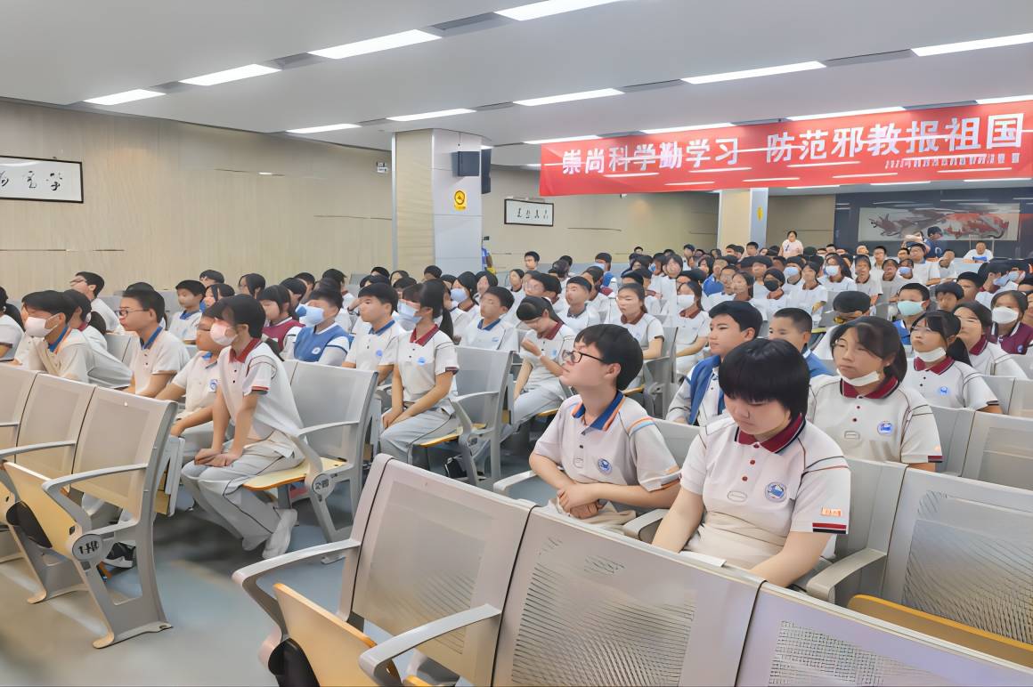 “熱愛科學(xué) 崇尚科學(xué)”——弘揚(yáng)科學(xué)家精神 凝聚創(chuàng)新力量系列主題活動走進(jìn)玄武區(qū)高級中學(xué)梅園校區(qū)