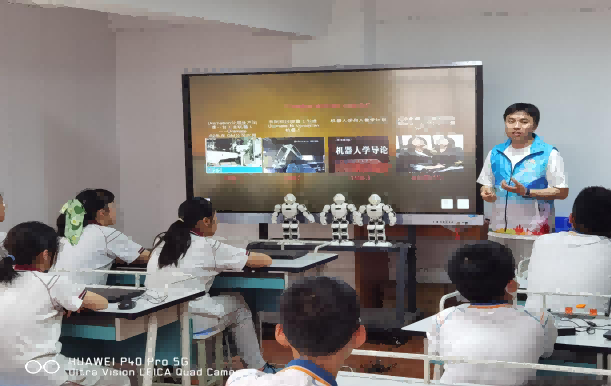 “熱愛科學(xué) 崇尚科學(xué)”——弘揚(yáng)科學(xué)家精神 凝聚創(chuàng)新力量系列主題活動走進(jìn)玄武區(qū)高級中學(xué)梅園校區(qū)