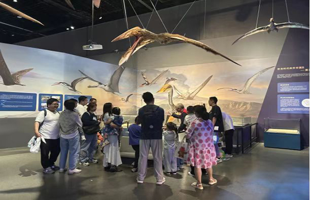 來(lái)一場(chǎng)穿越時(shí)空科考，南京科技館“恐龍大復(fù)活”特展已于1月30日正式開(kāi)幕