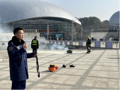 我館組織開展春節(jié)前消防演練