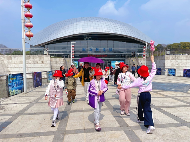人氣爆棚！首日 1.3 萬人次打卡南京科技館 解鎖春假 “科技遛娃” 新方式