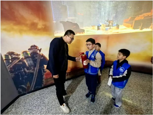 筑牢安全根基 護(hù)航少年成長(zhǎng)｜南京科技館開(kāi)展4·15國(guó)家安全教育日主題研學(xué)活動(dòng)